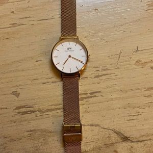 Daniel Wellington watch gold 28mm classic